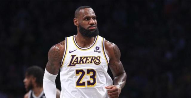 PG-詹姆斯职业生涯已坐拥5项MVP 篮球历史仅此一人